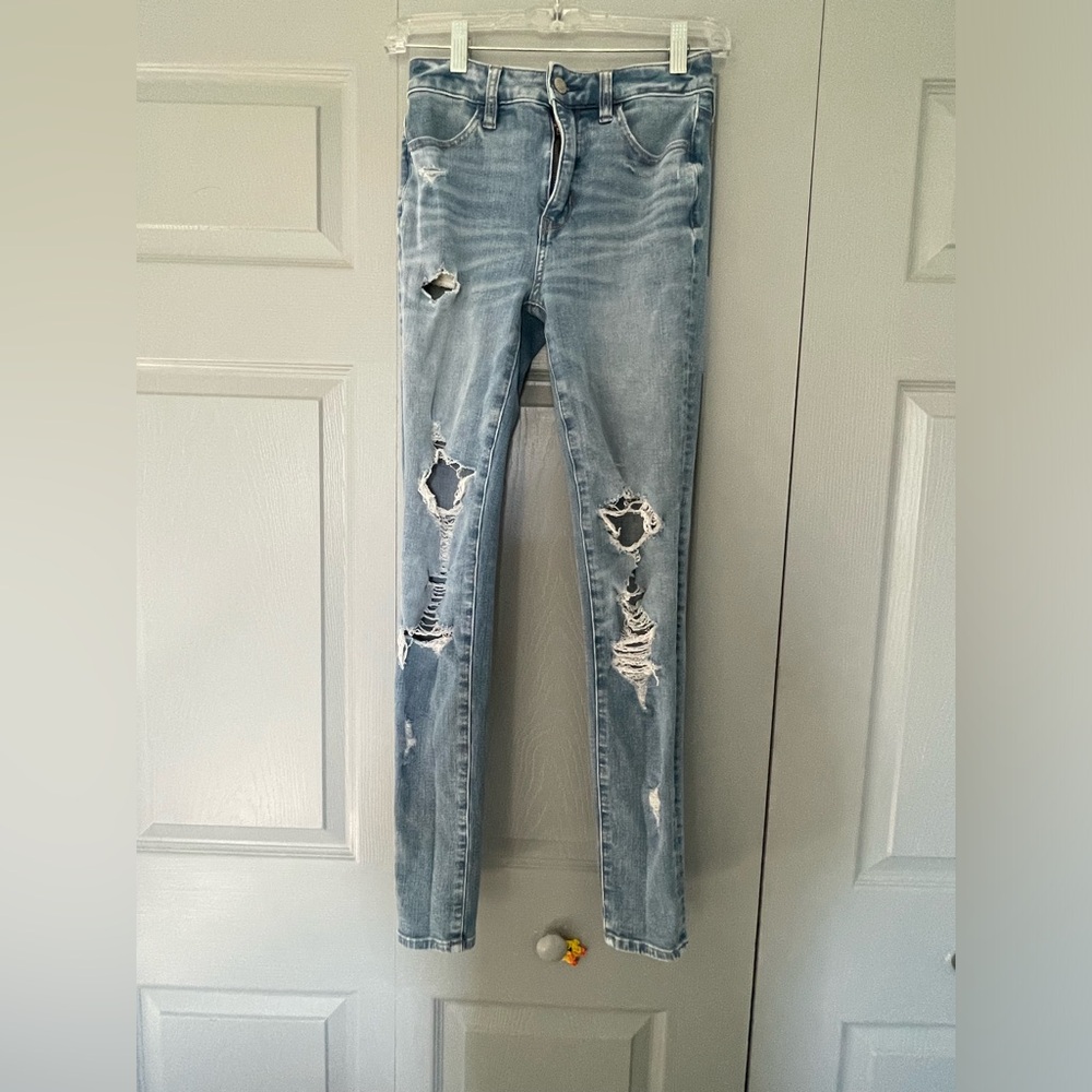 American Eagle skinny jeans with holes